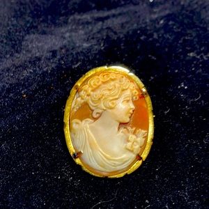 Italian cameo gold pendant or brooch